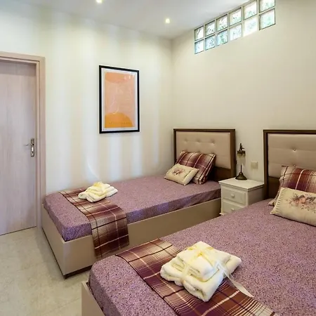 Luxury 2-bedroom For Weekend Getaway *